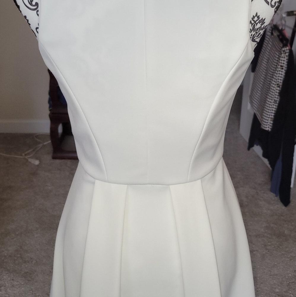 Vince Camuto White Sleeveless Dress - Picture 10 of 14